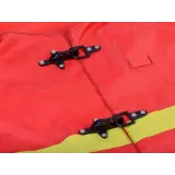 Plastikowy toporek oraz łom z kompletu przebrania strażaka