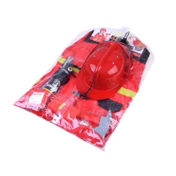 Kostium strażaka zapakowany w foliową torbę z wieszakiem