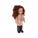 Zbliżenie na buzię lalki z brązowymi oczami i kasztanowymi lokami