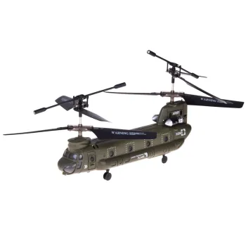 pilot zdalnego sterowania do Syma S026H obok helikoptera