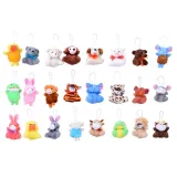 Pojedyncza pluszowa zawieszka w kształcie pieska z kalendarza adwentowego