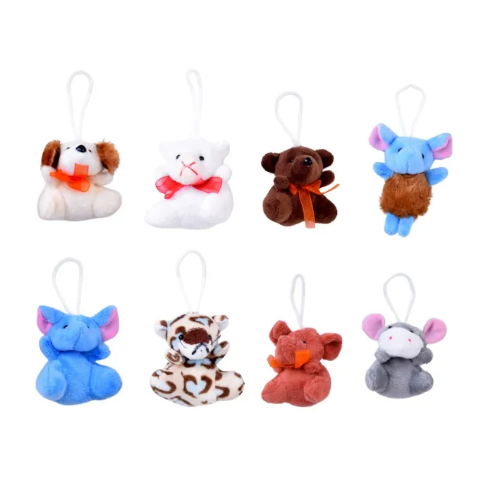 Zbliżenie na detale miękkiej pluszowej zawieszki z kalendarza adwentowego