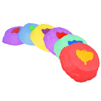 widok wszystkich świecących kamieni leżących na podłodze