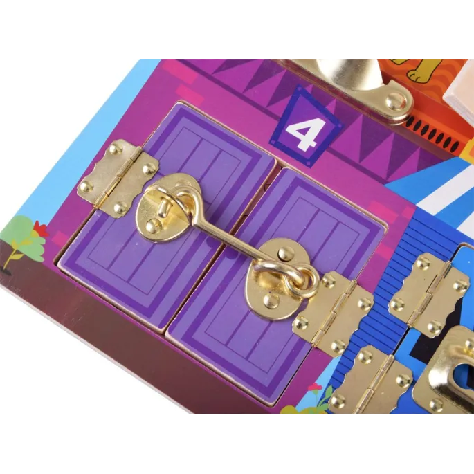 panel z cyframi i zwierzątkami w tablicy sensorycznej