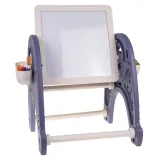 Zbliżenie na solidne plastikowe nóżki i stabilną konstrukcję stolika