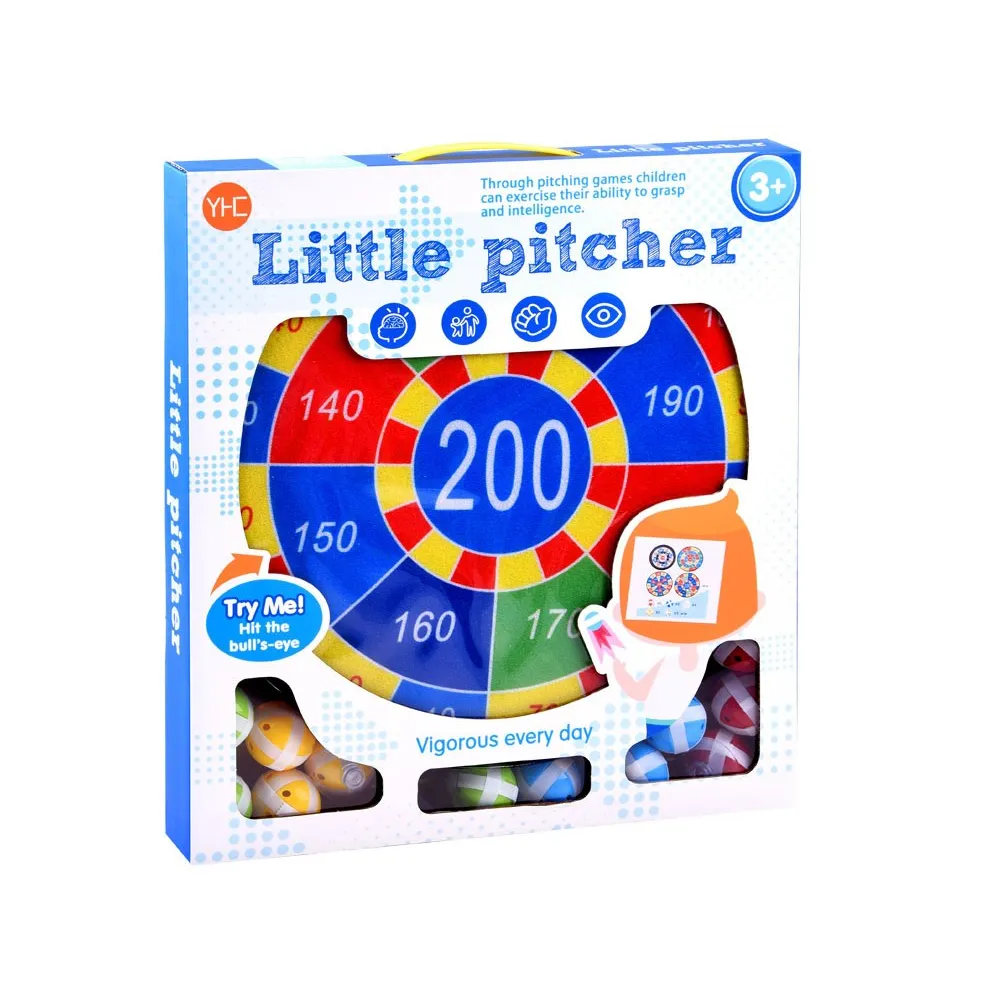 widok piłek o średnicy 4 cm obok tarcz do gry