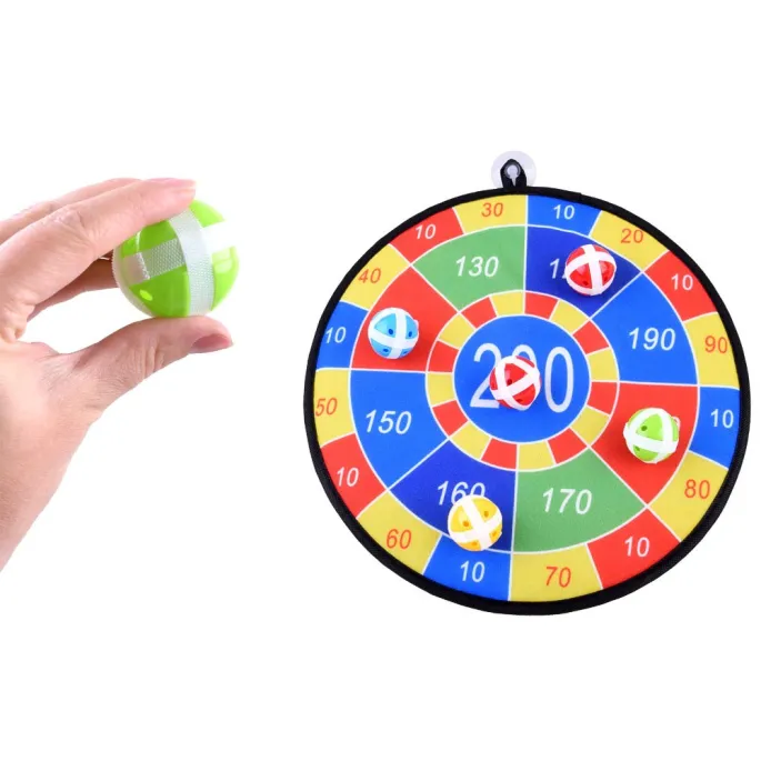 wyjmowane tarcze i piłki z kolorowego pudełka prezentowego