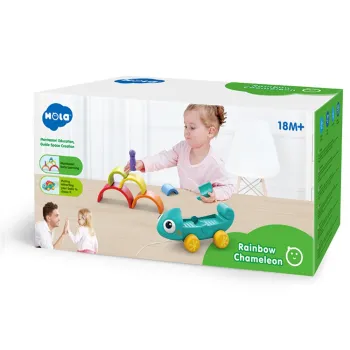 tęczowy kameleon montessori prezentowany w domowej scenerii