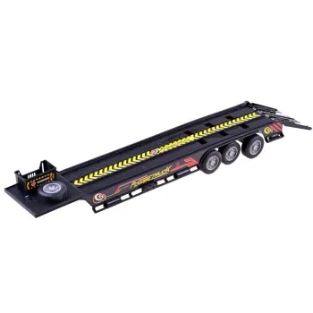 Scena z ładowania traktora na lawetę widoczna z góry