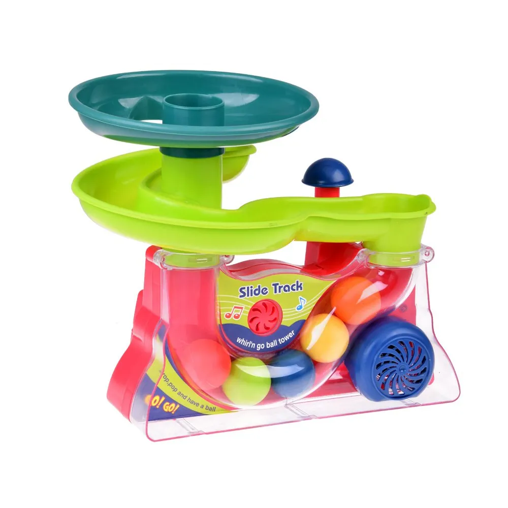 Zbliżenie na kolorowy tor w formie samochodzika z przezroczystą rurką