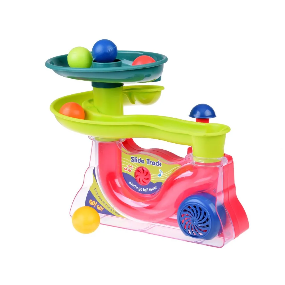 Widoczne detale zielonego tunelu z lejkiem na kulki