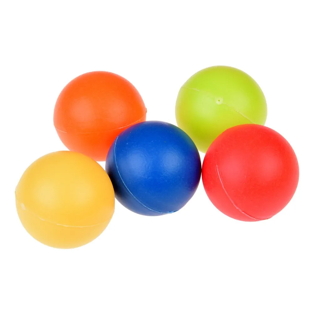 Tor ustawiony na podłodze, przygotowany do zabawy