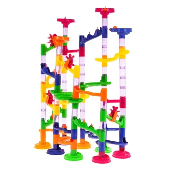 Ilustracja gotowego toru do zjeżdżania kulek