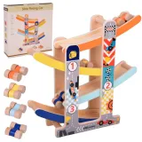 drewniany tor zjeżdżalnia dla autek na białym tle