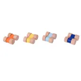 zestaw z czterema samochodzikami o różnych kolorach