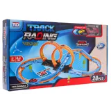 kolorowy tor wyścigowy z samochodem na tle białym