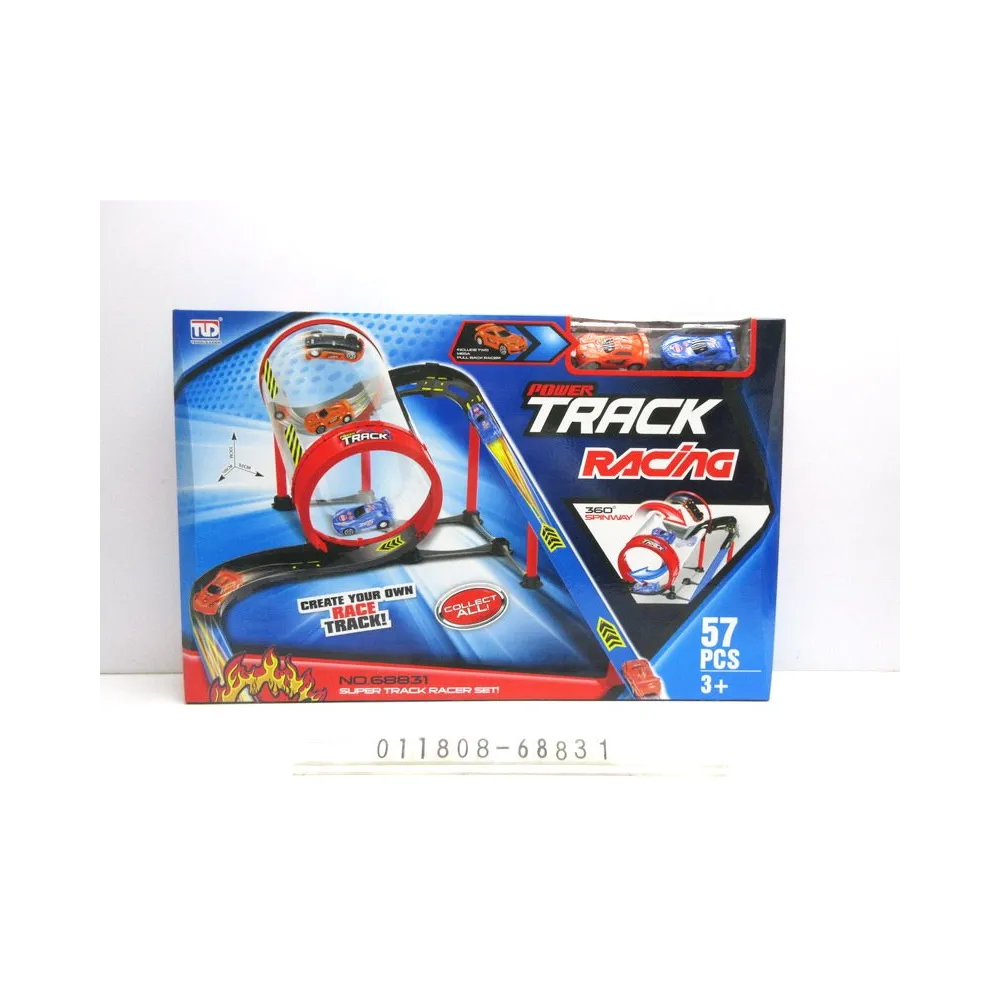 Tor wyścigowy z beczką i dwoma autkami w trakcie montażu