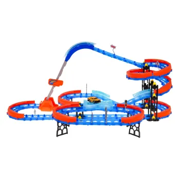 dziecko układające tor wyścigowy według instrukcji