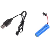 zbliżenie na białą karoserię trolejbusa z elementami detali