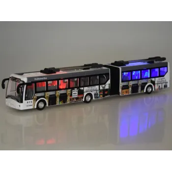 przegubowa konstrukcja trolejbusa podczas skrętu na podłodze