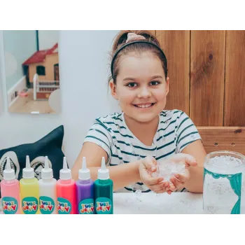 Zbliżenie na instrukcję i wybrane narzędzia do zabawy Tubi Jelly