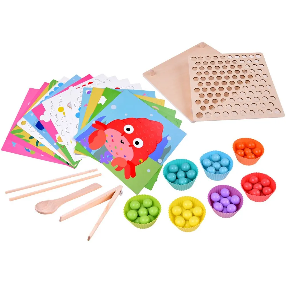 Drewniany panel z mozaiką ułożoną z koralików w siedmiu kolorach