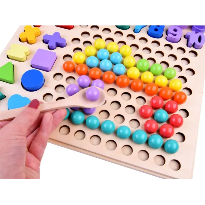 plansza z kulkami, obręczami i geometrycznymi figurami