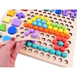 plansza z kulkami, obręczami i geometrycznymi figurami