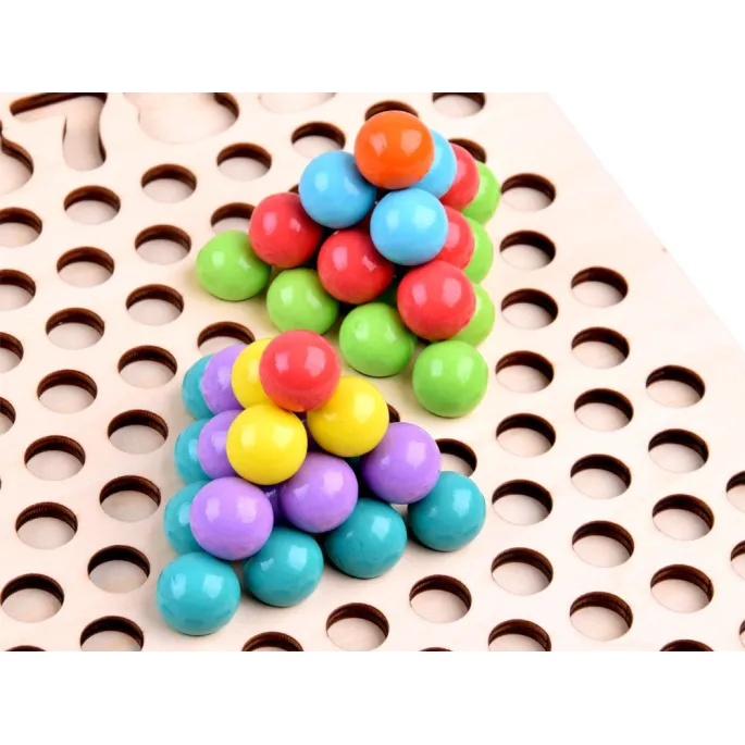 pojemniczki na kulki oraz różnorodne kształty w zestawie edukacyjnym