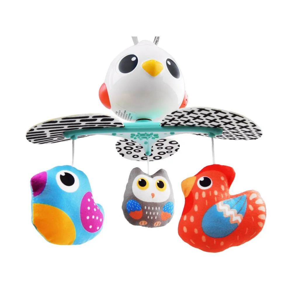 widok na kolorowe zawieszki na karuzeli dla niemowląt