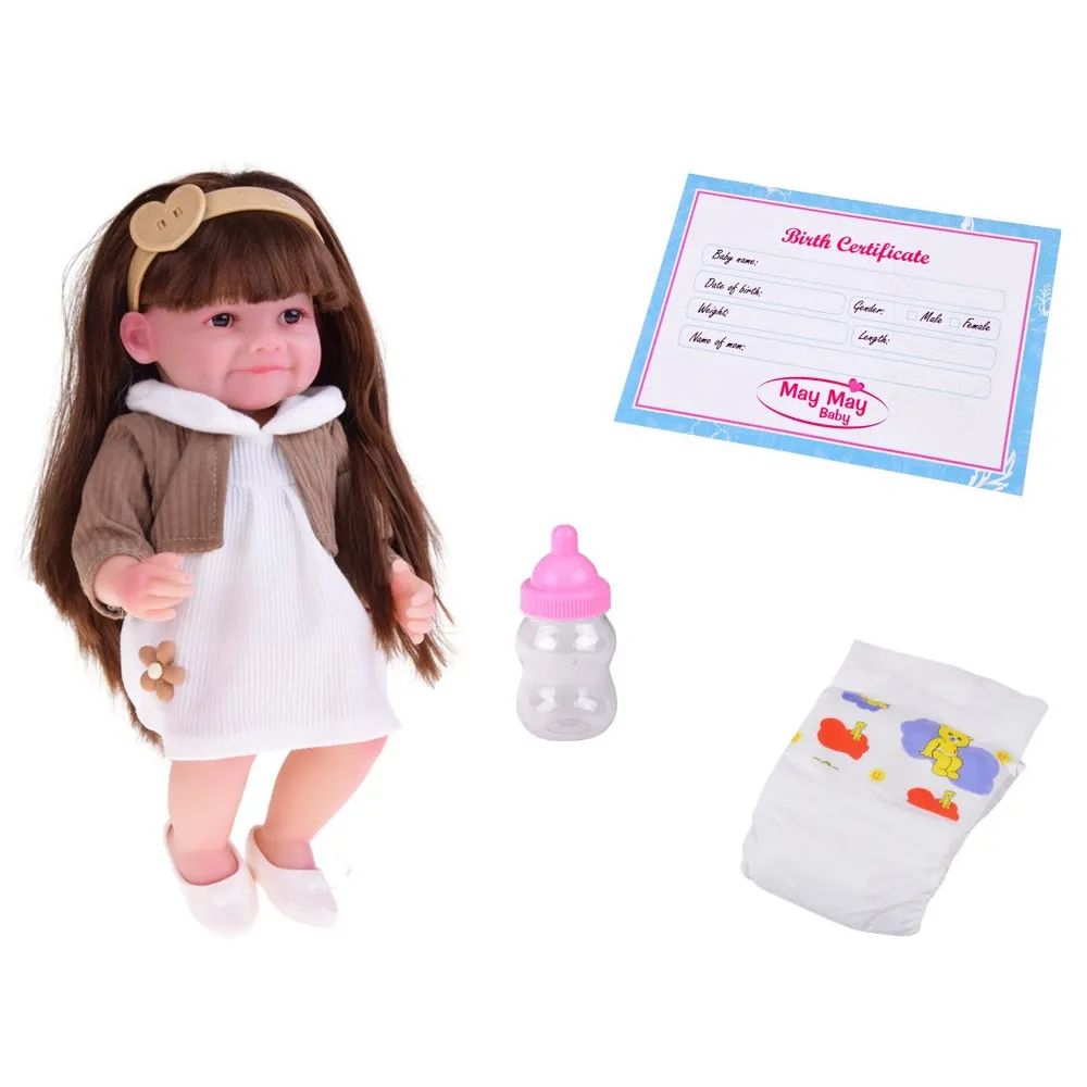 Detal długich, gęstych włosów lalki Tosia, gotowych do czesania