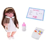 Detal długich, gęstych włosów lalki Tosia, gotowych do czesania