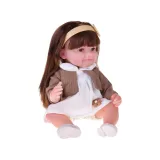 Zbliżenie na twarz lalki Tosia z wyrazistym spojrzeniem i subtelnym uśmiechem