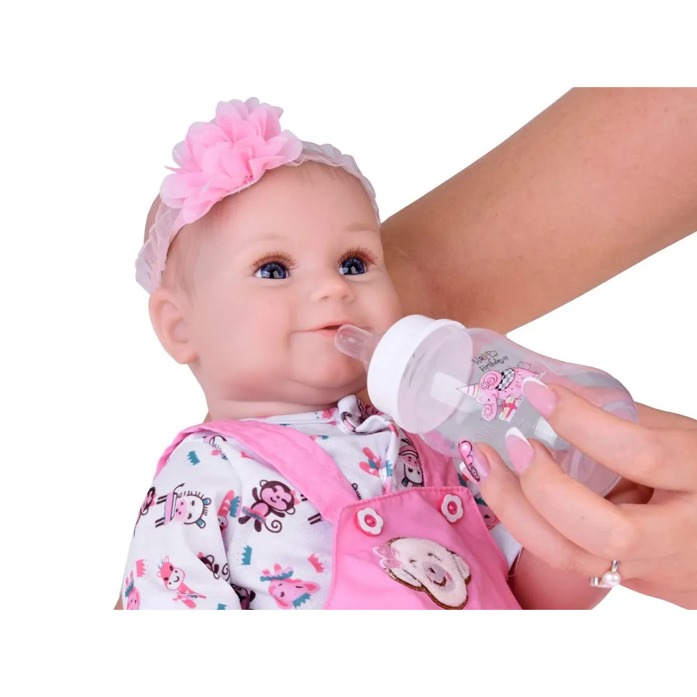 biała skarpetka z falbanką na nodze lalki bobas