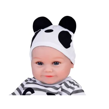 Widok na ruchome rączki i nóżki miękkiej lalki chłopca