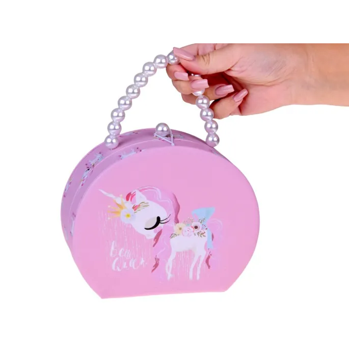 duże lusterko w wieczku szkatułki na biżuterię