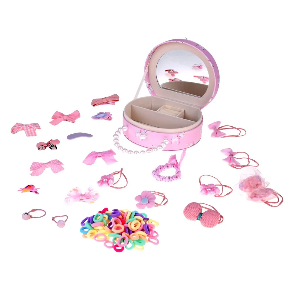 poręczna rączka z perełek przy szkatułce