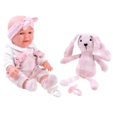 zbliżenie na pluszowego króliczka z wyszywanymi oczkami