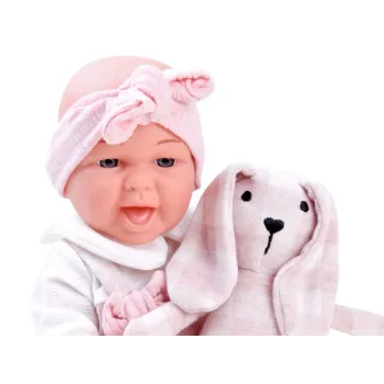 detal różowo-białych kraciastych spodenek lalki