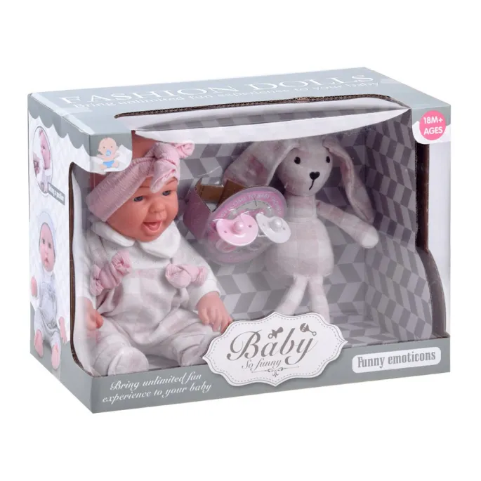 widok laleczki i króliczka gotowych do zabawy