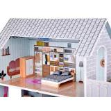 widok na sypialnię z dużym łóżkiem i dodatkami ściennymi