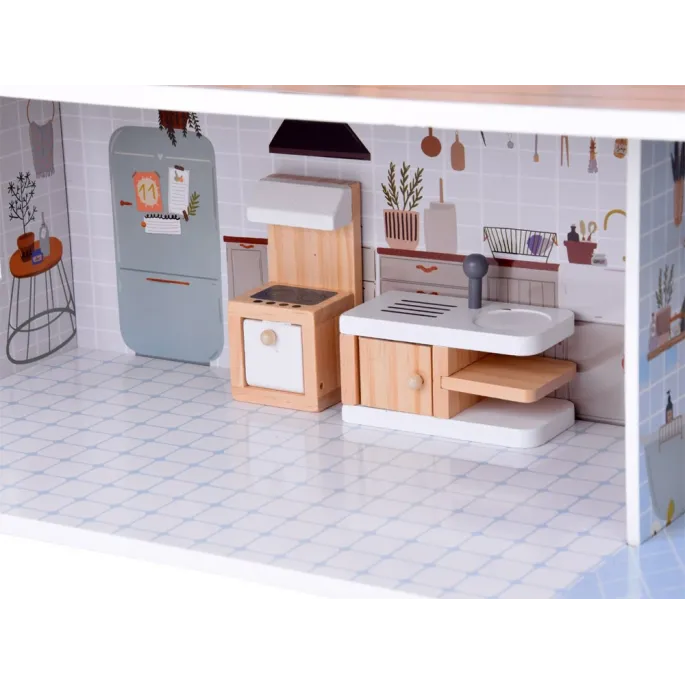 elementy zestawu: stoły, krzesła, telewizor, barierki