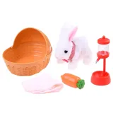 zbliżenie na różowe uszka i czerwony aksamitny pasek królika