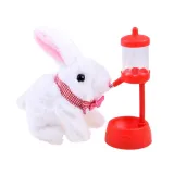 interaktywny królik podczas poruszania noskiem i kicaniem do przodu