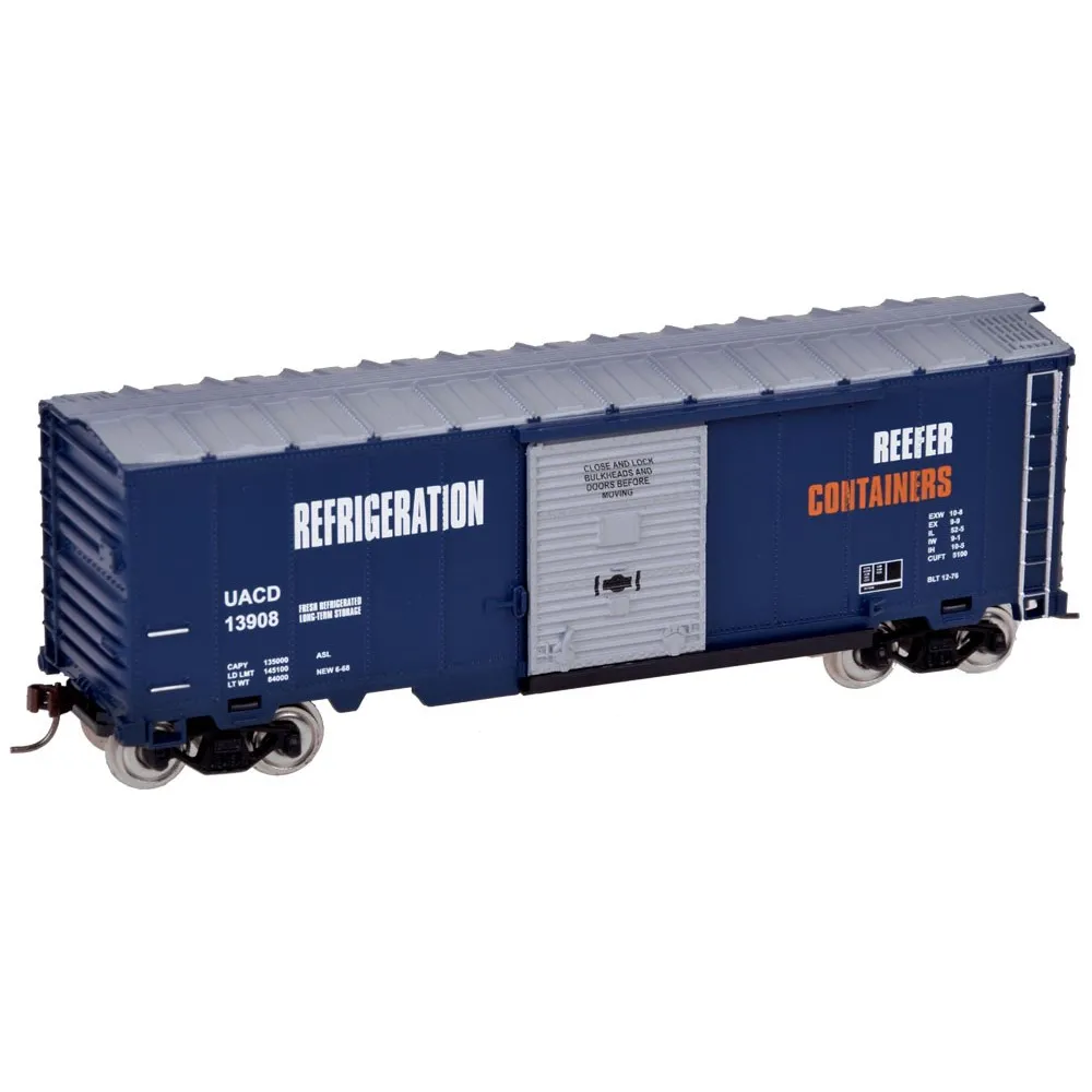 model wagonu towarowego z otwartymi przesuwnymi drzwiami