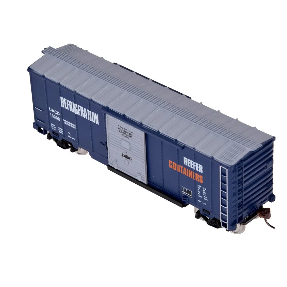 wagon towarowy umieszczony na torowisku modelowym