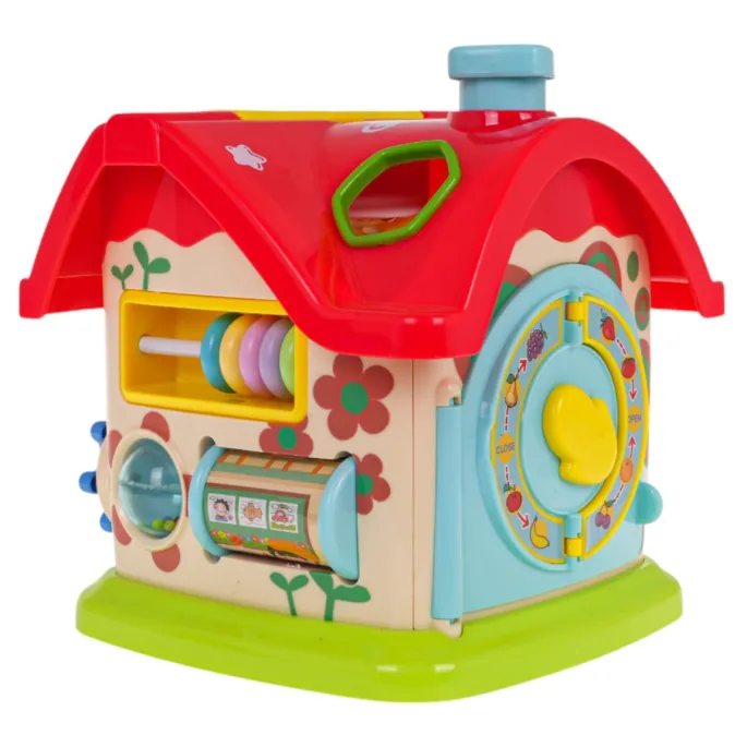 Czerwony dach domku z otworami do sortowania klocków