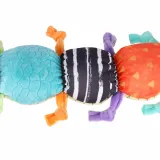 ruchome nóżki gąsienicy na jasnym tle