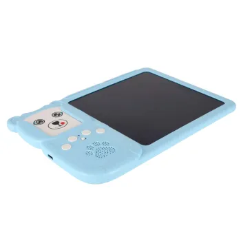 interaktywny czytnik kart w czasie używania przez dziecko