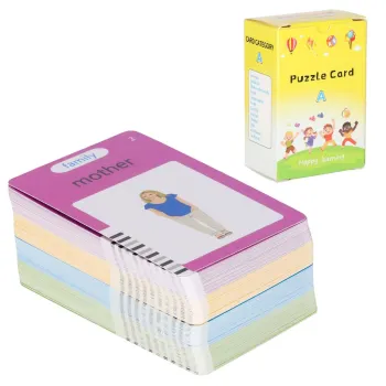 ekspozycja całego zestawu: czytnik, karty, znikopis oraz rysik na jasnym tle